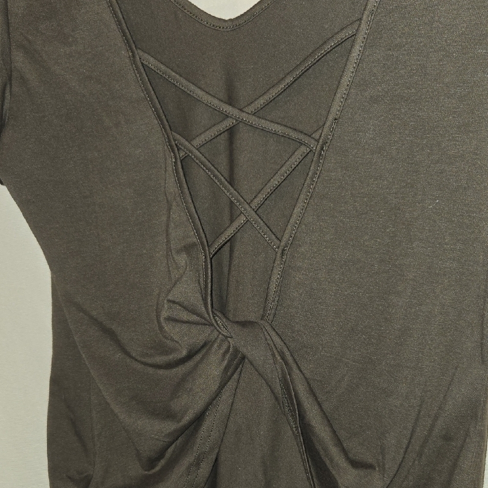 LilyCoco Olive Green Fitted Short Sleeve Tee With Cut Out Back Medium - Picture 3 of 8
